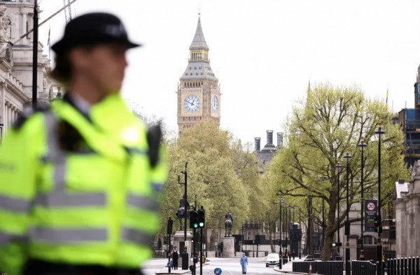 Λονδίνο: Συνελήφθη ύποπτος με μαχαίρι κοντά στην πρωθυπουργική κατοικία