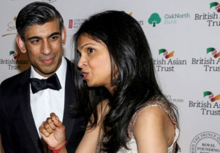 Ακσάτα Μούρτι: Η γυναίκα του… «Καίσαρα» της Ντάουνινγκ Στριτ