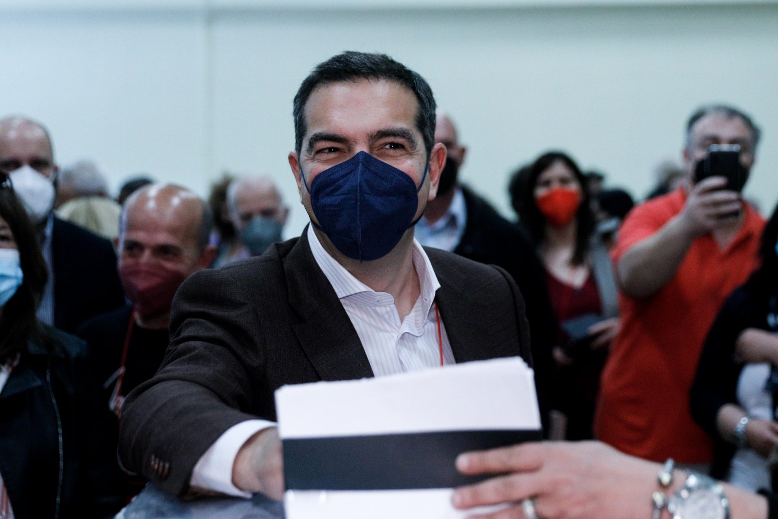 Συνέδριο ΣΥΡΙΖΑ: Εγκρίθηκε η πρόταση Τσίπρα με ισχυρή πλειοψηφία