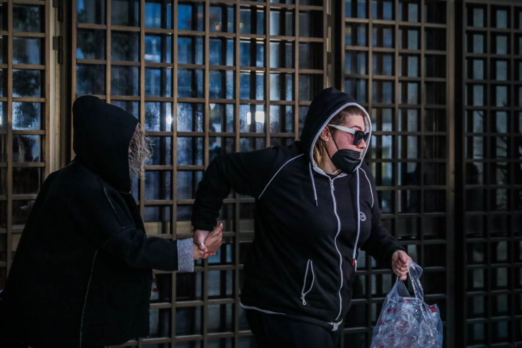 Πάτρα: Ξανά στη ΓΑΔΑ η μητέρα και η αδερφή της Ρούλας Πισπιρίγκου – Συνεχίζουν να τη στηρίζουν