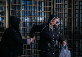 Πάτρα: Ξανά στη ΓΑΔΑ η μητέρα και η αδερφή της Ρούλας Πισπιρίγκου – Συνεχίζουν να τη στηρίζουν