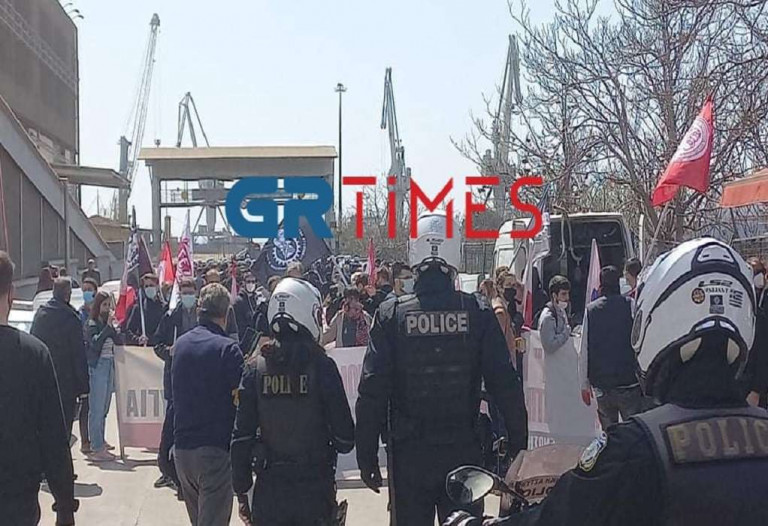 Θεσσαλονίκη: Επεισόδια και χημικά στο λιμάνι