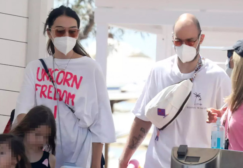 Χοψονίδου – Σπανούλης: Οικογενειακή απόδραση με τα παιδιά τους στο Μιλάνο