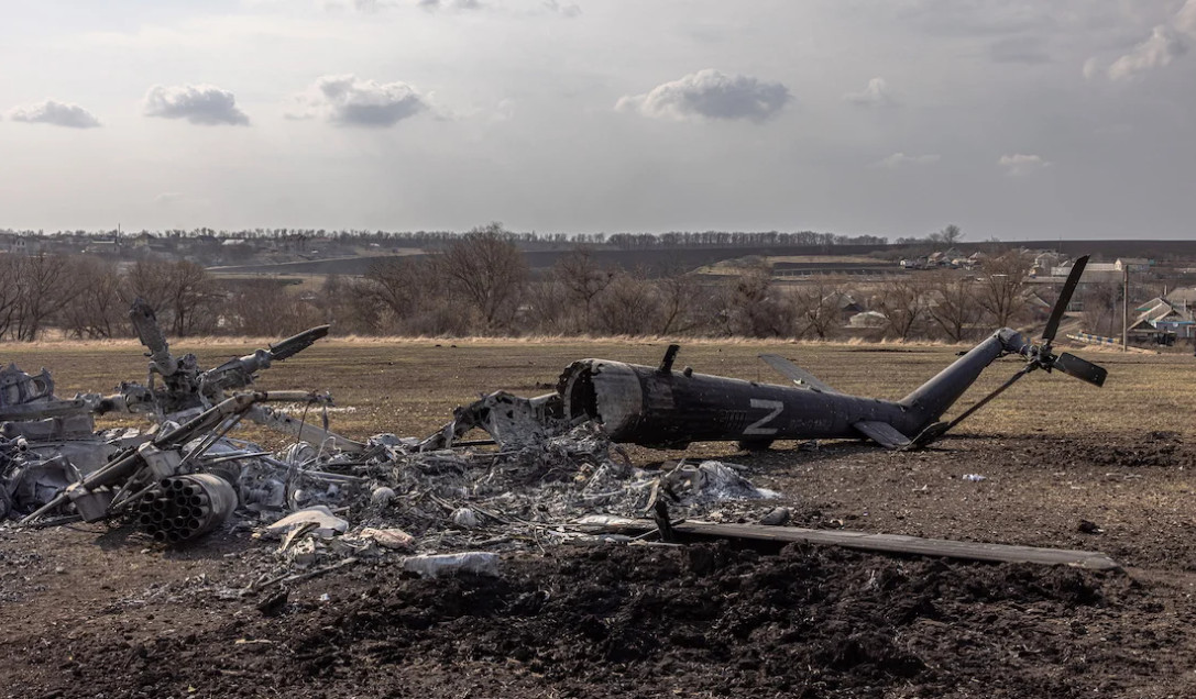 Ουκρανοί στρατιώτες διέλυσαν ρωσικό ελικόπτερο με αντιαεροπορικό πύραυλο [Συγκλονιστικό βίντεο]