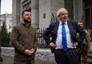 Τζόνσον: Οι δολοφονίες στη Μπούκα «μόλυναν μόνιμα» τη φήμη του Πούτιν – Νέο πακέτο βοήθειας στην Ουκρανία