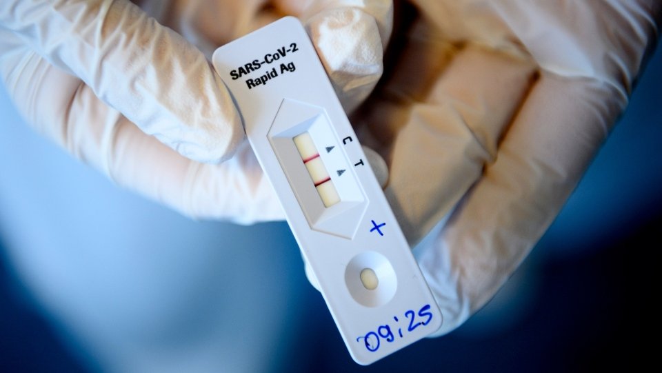 Κοροναϊός: Τι ισχύει για τα rapid test των ανεμβολίαστων εργαζόμενων