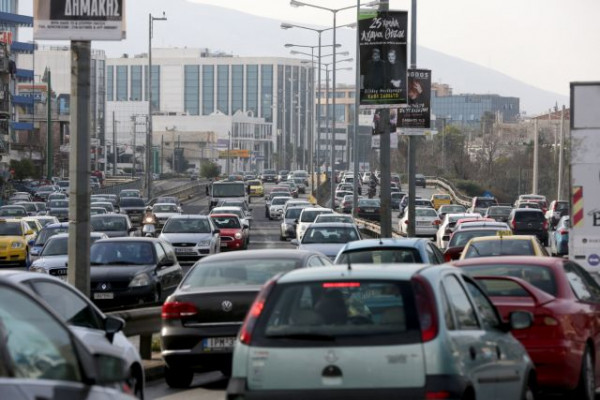 Η κίνηση στους δρόμους: Ταλαιπωρία στους δρόμους του Λεκανοπεδίου – Πού εντοπίζονται τα μεγαλύτερα προβλήματα [Χάρτης]