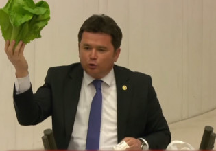 Τουρκία: Χαμός στη Βουλή – Κουνούσαν αγγούρια, μαρούλια και μελιτζάνες στον Ερντογάν