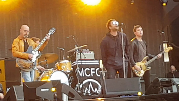 Σοκ στο μουσικό στερέωμα: Μέλος των Oasis πάσχει από καρκίνο