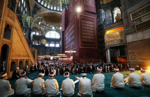 Αγία Σοφία: Η πρώτη προσευχή για το Ραμαζάνι μετά από 88 χρόνια