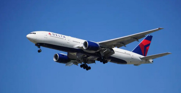 Τρόμος στον αέρα: Έσπασε παράθυρο πιλοτηρίου