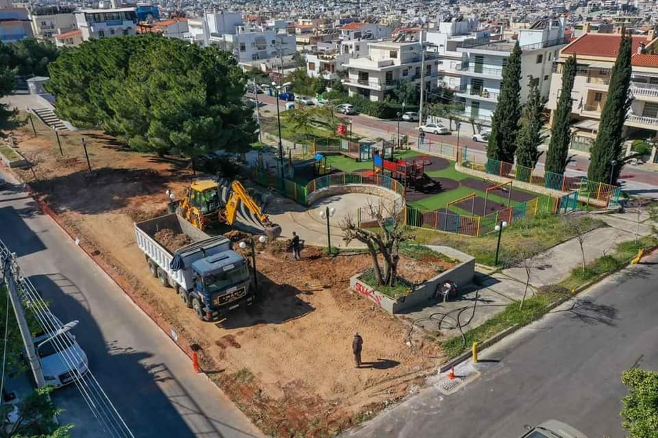 Γλυφάδα: Η πλατεία των Ποντίων ομορφαίνει