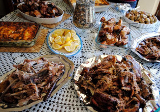 Πασχαλινό τραπέζι: Τι μπορούμε να κάνουμε για να γλυτώσουμε τα πολλά λιπαρά