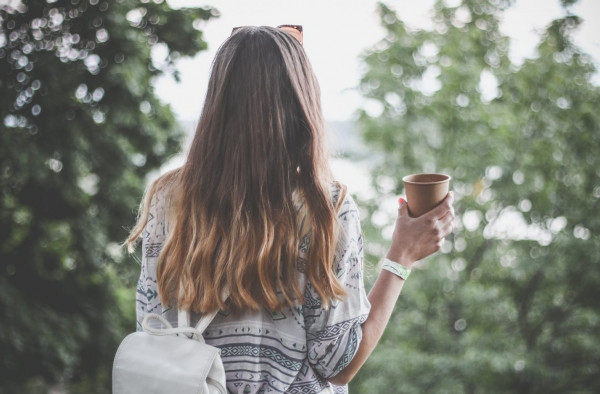 Μαλλιά: Το μεγάλο λάθος που κάνετε και προκαλείτε ψαλίδα