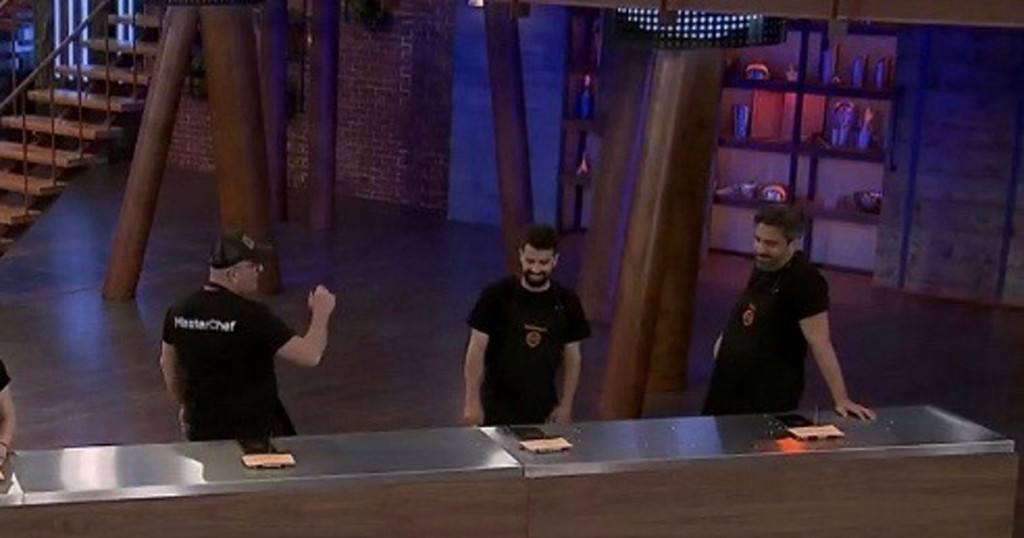 MasterChef: Ο Μπόμπαινας πέταξε καλαμπόκι στους παίκτες και οι κριτές έφυγαν μετά από βρισιές;