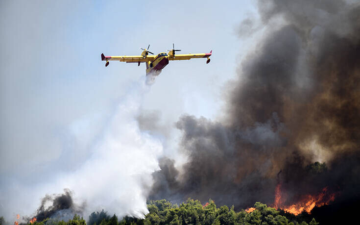 Μεγάλη πυρκαγιά στο Καρπενήσι – «Σηκώθηκαν» δύο αεροσκάφη