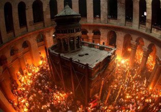 Με λαμπρότητα η τελετή Αφής του Αγίου Φωτός στα Ιεροσόλυμα