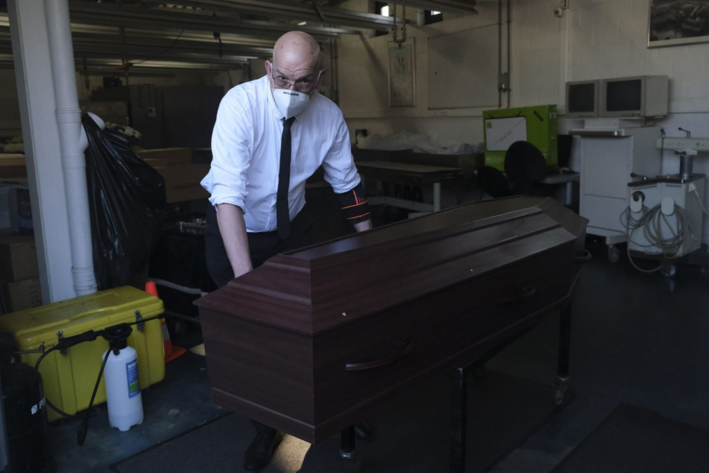 ΗΠΑ: Πήγε στο γραφείο τελετών να παραλάβει την τέφρα του πατέρα της και τον είδε μέσα στο φέρετρο