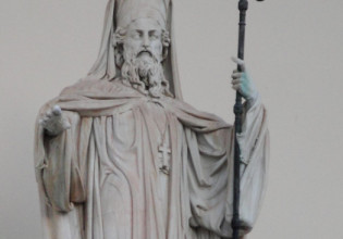 Πατριάρχης Γρηγόριος Ε’: Ο ανδριάντας του εθνομάρτυρα στα Προπύλαια