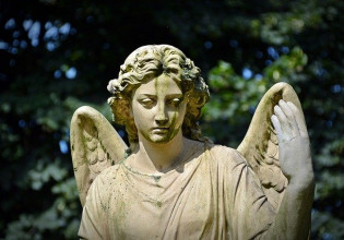 Κοροναϊός: Η νέα κανονικότητα δεν θυμίζει σε τίποτα τον παλιό καιρό – Δεν έχει τέλος η θλίψη για αυτούς που χάθηκαν