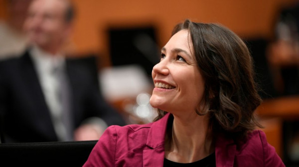 Γερμανία: Ζήτησε «συγγνώμη» αλλά δεν παραιτήθηκε η υπουργός για τις διακοπές της μετά τις πλημμύρες