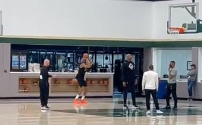 Ο φόβος και ο τρόμος των Μπουλς: Τα 15/15 τρίποντα του Γιάννη