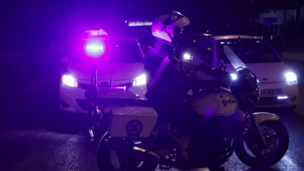 Πεύκη: Επίθεση με εμπρηστικό μηχανισμό στα γραφεία της ΝΔ