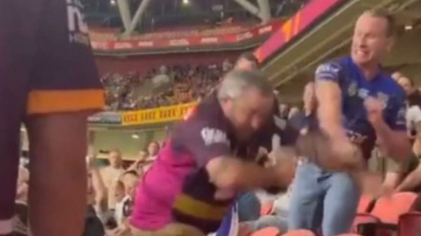 Αυστραλία: Άγριο ξύλο στις κερκίδες επειδή ένας οπαδός δεν τήρησε το «ενός λεπτού σιγή»