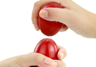 Πάσχα: Τα μυστικά για να διαλέξετε το αυγό που θα βγει νικητής στο τσούγκρισμα