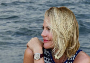 Ο Κικίλιας καμαρώνει την Μπαλατσινού στην κουζίνα – «Η γυναίκα μου κάνει την καλύτερη μαγειρίτσα»