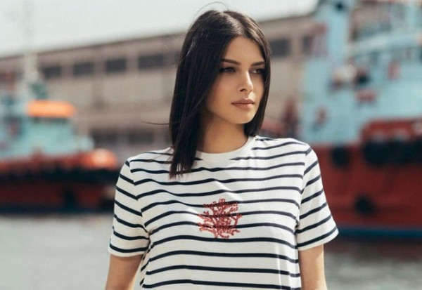 Άννα Μπεζάν: Ποζάρει με την φουσκωμένη κοιλίτσα της και λάμπει από ευτυχία