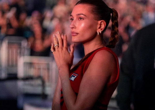 Χέιλι Μπίμπερ: Η φωτογραφία που πόσταρε μέσα από το νοσοκομείο