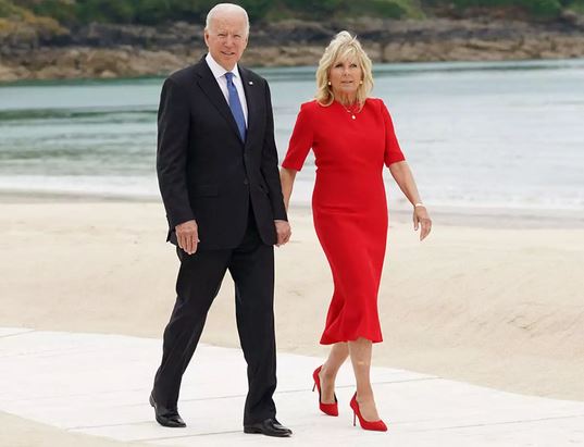 Joe Biden : Quand la First Lady a expulsé un prêtre qui le « lisait »