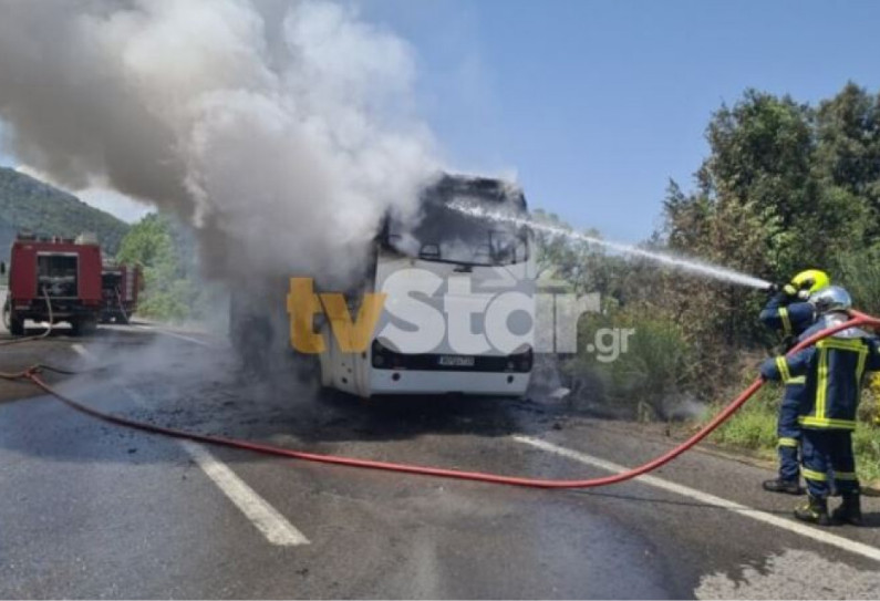 Φωτιά σε τουριστικό λεωφορείο με 30 επιβάτες στον Μπράλο
