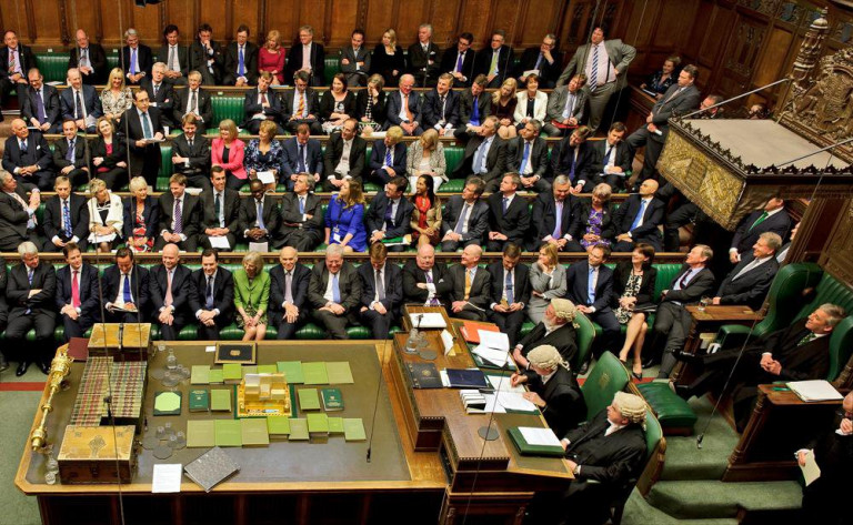 Βρετανικό Κοινοβούλιο: Σεξιστικά σχόλια, θωπείες, πορνό – Σοκάρουν οι καταγγελίες από βουλευτίνες