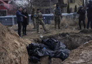 Μπούκα: Πτώματα τριών ανδρών με δεμένα τα χέρια βρέθηκαν θαμμένα κοντά στην πόλη
