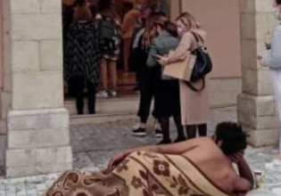 Πάτρα: Ημίγυμνος άνδρας είχε ξαπλώσει στη μέση του δρόμου