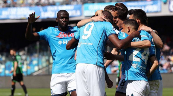 Ξέσπασε στη Σασουόλο η Νάπολι (6-1)