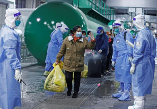 Κοροναϊός: Πόσο πιθανή είναι η εξάπλωση ενός νέου στελέχους από την Κίνα – Τι απαντούν Μαγιορκίνης, Σαρηγιάννης