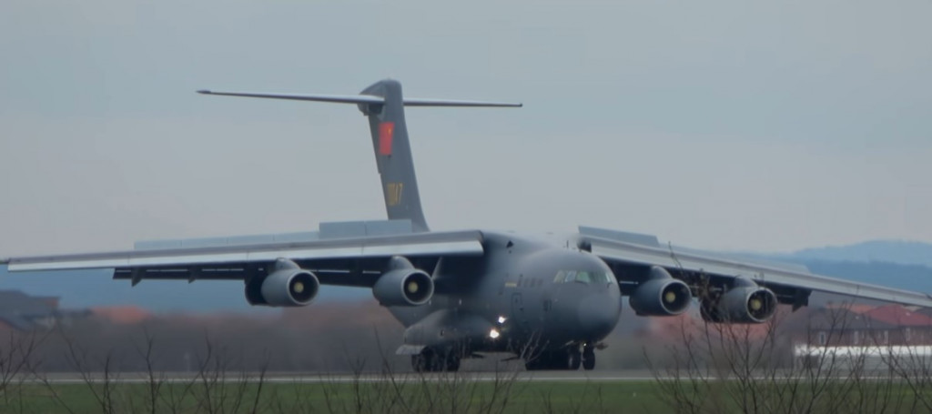 Κίνα: Η μεταφορά στρατιωτικού εξοπλισμού στη Σερβία δεν απειλεί κανένα «τρίτο μέρος»