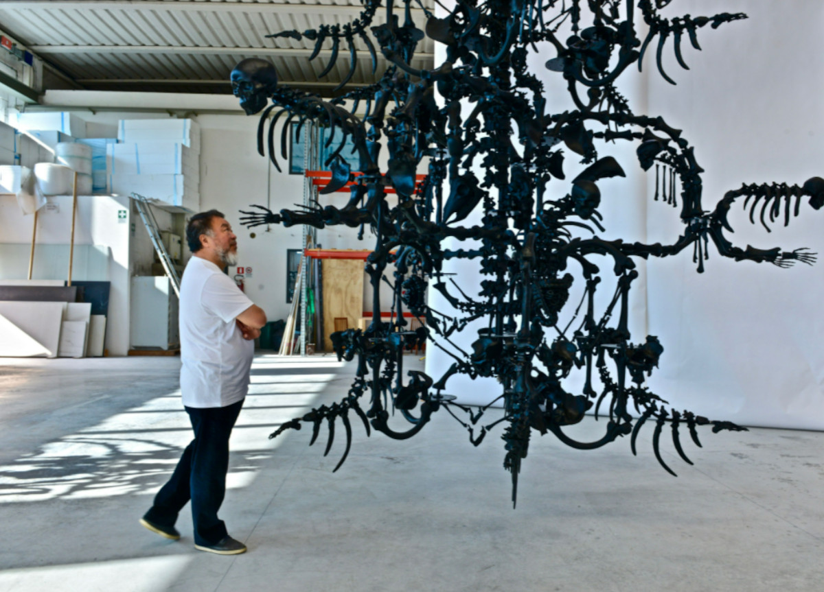 «Η Ανθρώπινη Κωμωδία»: Το μεγαλύτερο έργο σε γυαλί murano που έγινε ποτέ δια χειρός Ai Weiwei