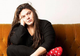 Επίσημη πρεμιέρα για την παράσταση «Ουρανία» με την Δανάη Μπάρκα στο «Μικρό Παλλάς»