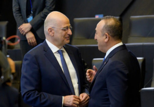 Δένδιας: Τα είπε με τον Τσαβούσογλου για την Ουκρανία στις Βρυξέλλες