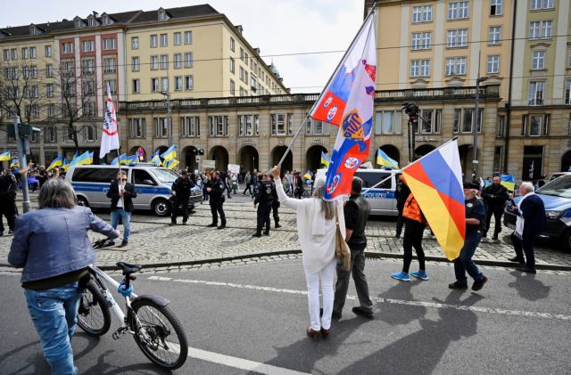 Γερμανία: Παράλληλες διαδηλώσεις στη Δρέσδη υπέρ της Ουκρανίας και ενάντια στην τρομοκρατία κατά των Ρώσων