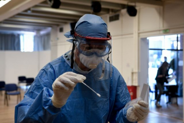 Κοροναϊός: 14.763 νέα κρούσματα σήμερα, 51 θάνατοι και 360 διασωληνωμένοι