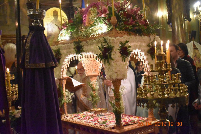 Πίσω από τον Επιτάφιο