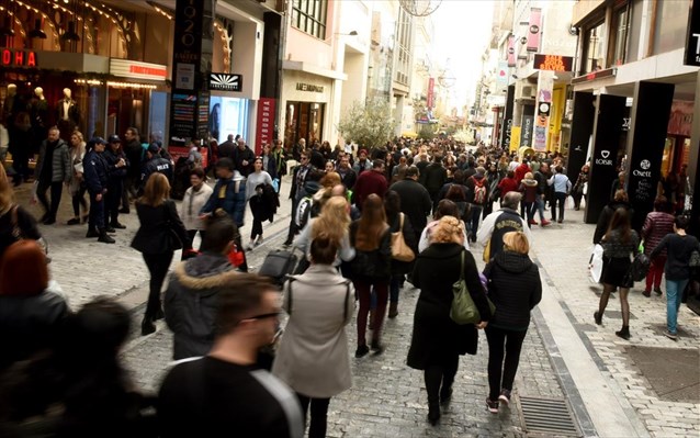 Εορταστικό ωράριο: Πώς λειτουργούν εμπορικά και πολυκαταστήματα