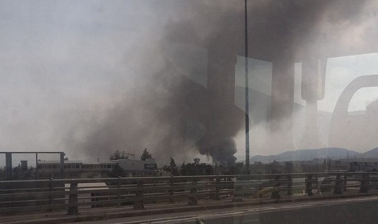 Μεγάλη φωτιά στις Αχαρνές – Σπεύδουν δυνάμεις της Πυροσβεστικής