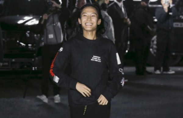 Alexander Wang: Μεγάλη επιστροφή στην πασαρέλα για τον αμερικάνο σχεδιαστή
