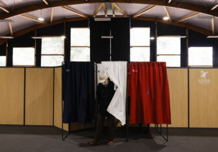 Γαλλία: Μειωμένη συμμετοχή στις εκλογές – Στο 65% τρεις ώρες πριν κλείσουν οι κάλπες